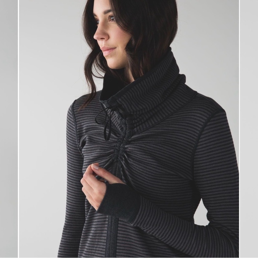 Lululemon In A Cinch Long Sleeve Tee 🖤 REVERISBLE